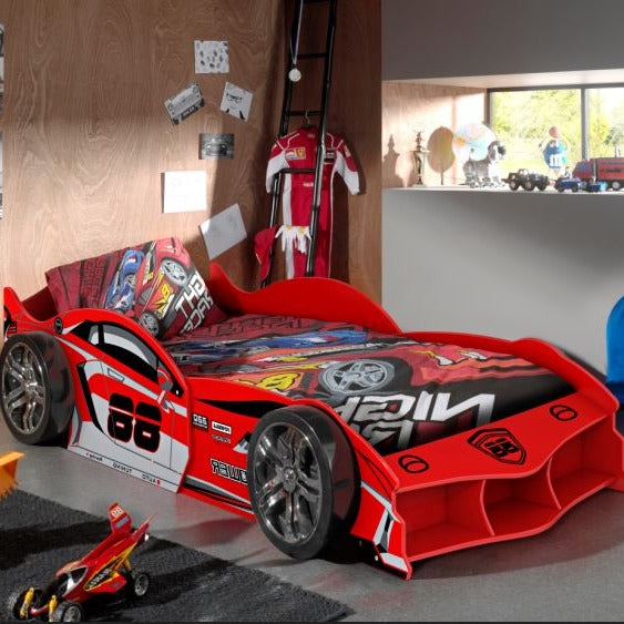 Lit en forme de voiture de course pour les garçons et de calèche ou carrosse pour les filles