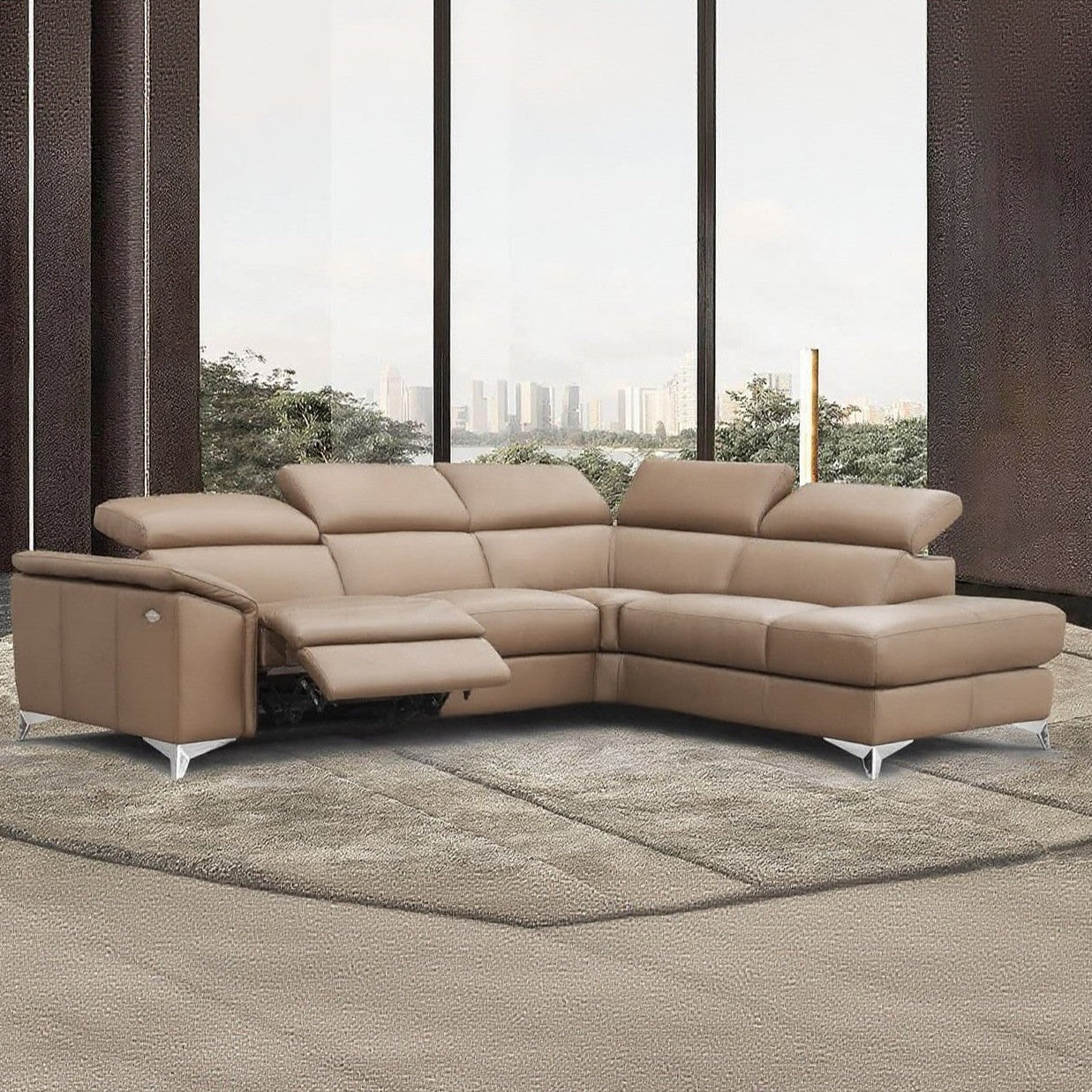 Canapé en cuir beige foncé, configuré en angle et avec 2 relax électriques